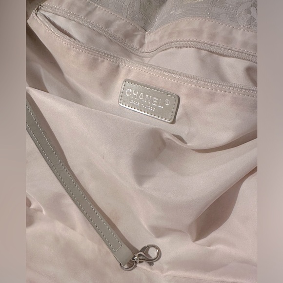 CHANEL Travel Line Tote pearlized handles - Picture 4 of 16